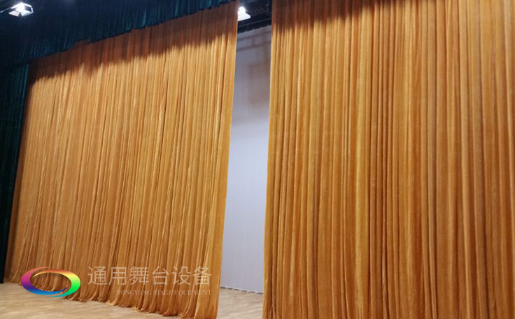 大幕類型、開啟方式！泰州舞臺大幕廠家——通用舞臺幕布，主要用于演出開始、結束的舞臺啟閉,有時也用作場幕使用